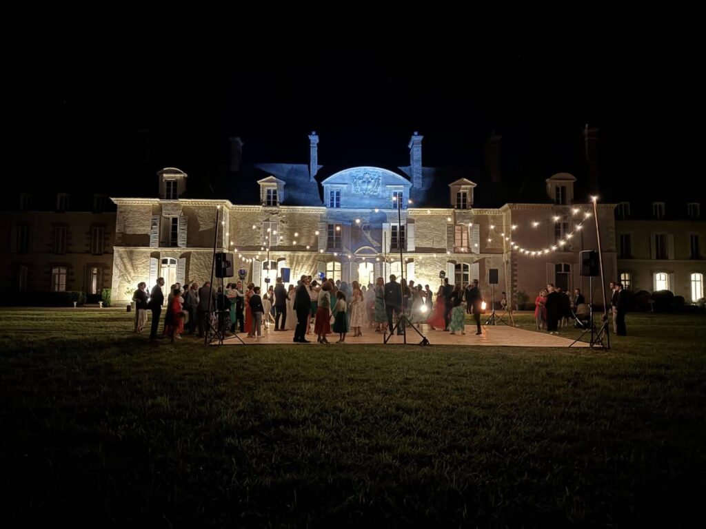 Soirée dansante façade ouest nuit Château de Blossac, Goven, Ille-et-Vilaine